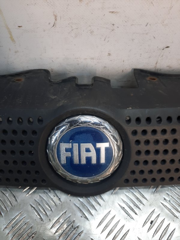 Решетка радиатора Fiat Panda 1 купить в России
