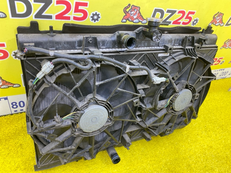 Радиатор основной передний Nissan Serena GFC27 MR20DD 5208 21410