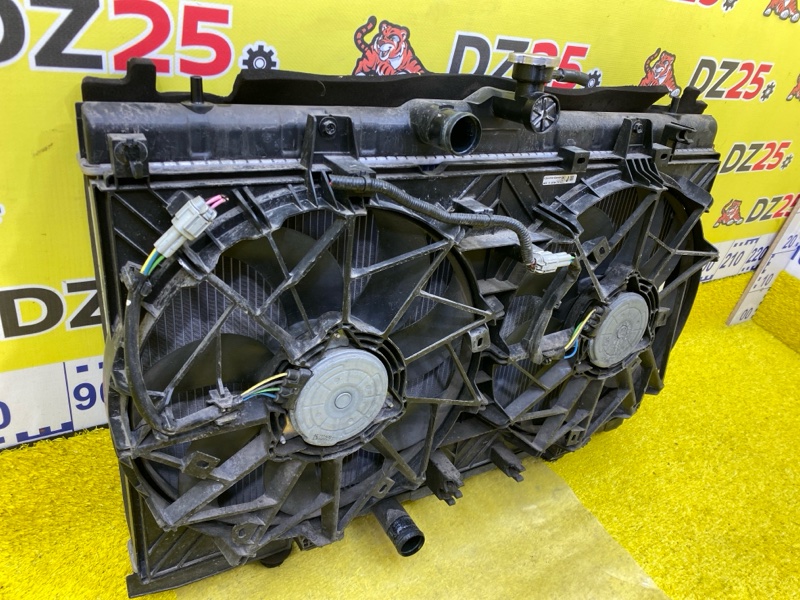 Радиатор основной передний Nissan Serena GFC27 MR20DD 5213 21410