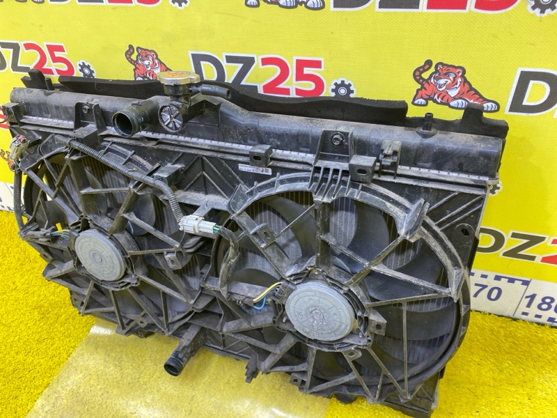 Радиатор основной передний Nissan Serena GFC27 MR20DD 5213 21410