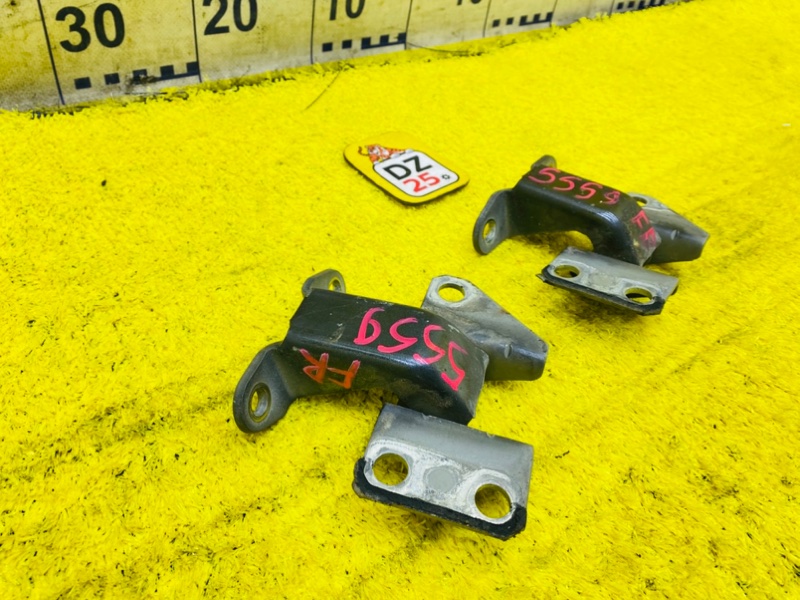 Петля дверная передняя правая Toyota Town Ace Noah CR50G 3CT 555