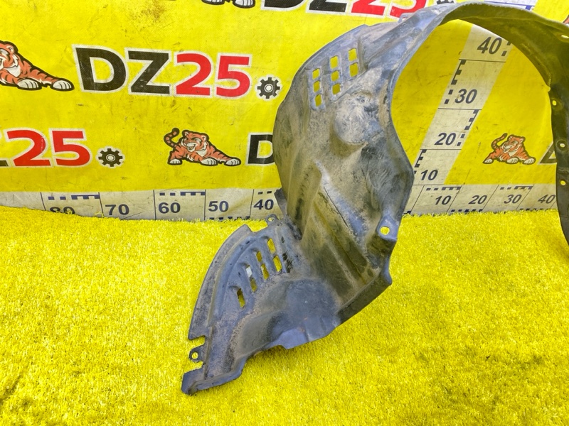 Подкрылок передний правый Toyota Town Ace Noah SR50G 3SFE 5564 5