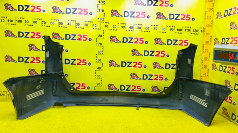 Бампер задний Toyota Esquire ZRR85G 3ZRFAE 5528 5215928620C0