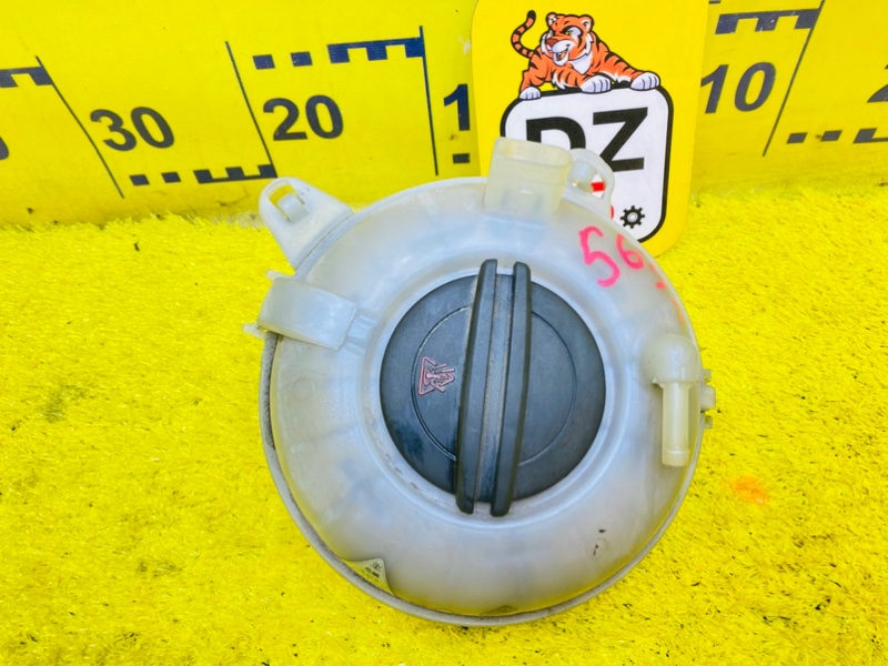 Бачок расширительный передний Audi A3 8VCXS CXSA 5637 5Q0121407D