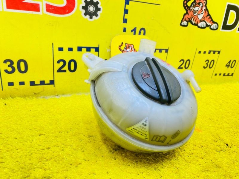 Бачок расширительный передний Audi A3 8VCXS CXSA 5637 5Q0121407D