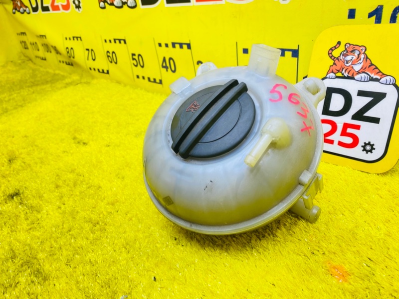 Бачок расширительный передний Audi A3 8VCXS CXSA 5637 5Q0121407D