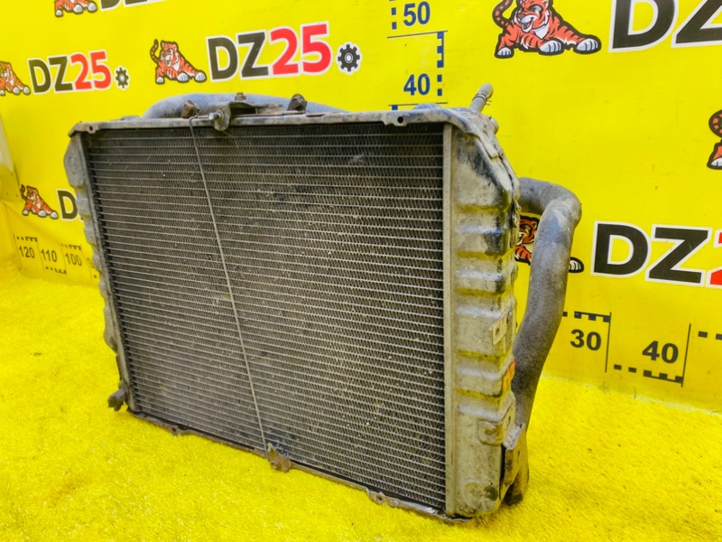 Радиатор основной передний Toyota Hiace LH114 2L 5657 1640054760