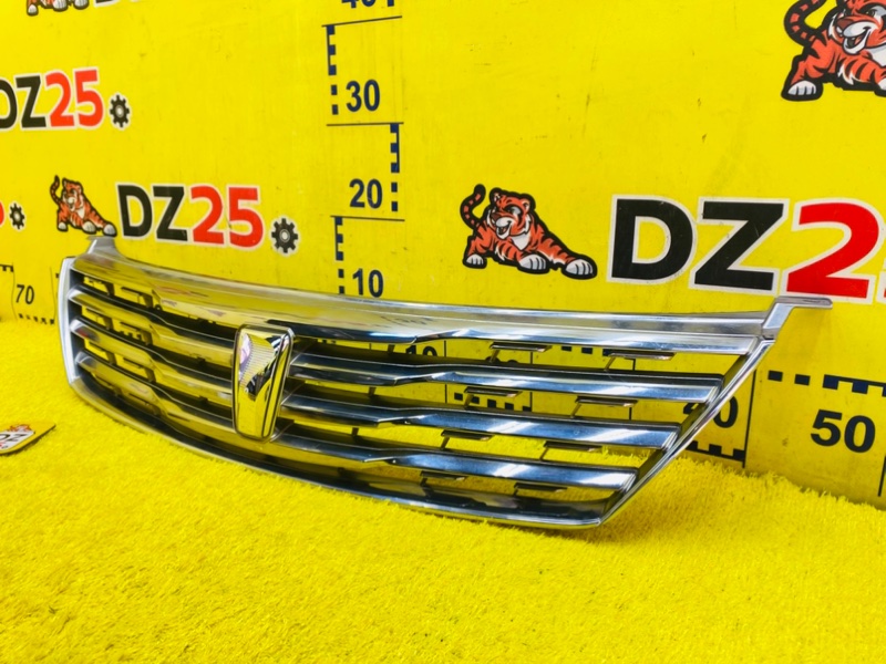 Решетка радиатора передняя Toyota Premio ZRT265 2ZRFE 5665 53111
