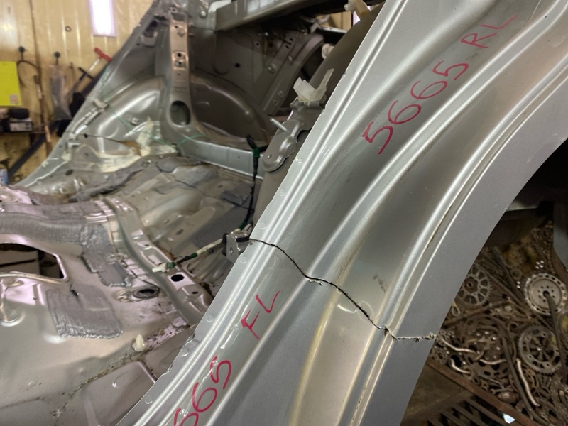 Крыло заднее левое Toyota Premio ZRT265 2ZRFE 5665 6160220A00