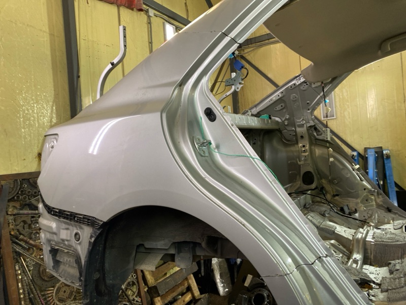 Крыло заднее правое Toyota Premio ZRT265 2ZRFE 5665 616012D110
