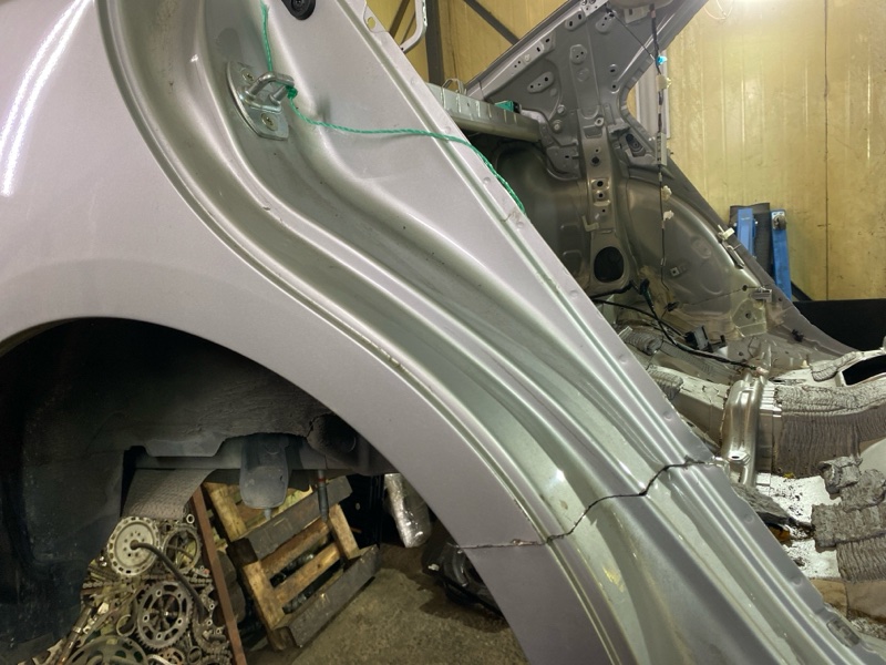 Крыло заднее правое Toyota Premio ZRT265 2ZRFE 5665 616012D110