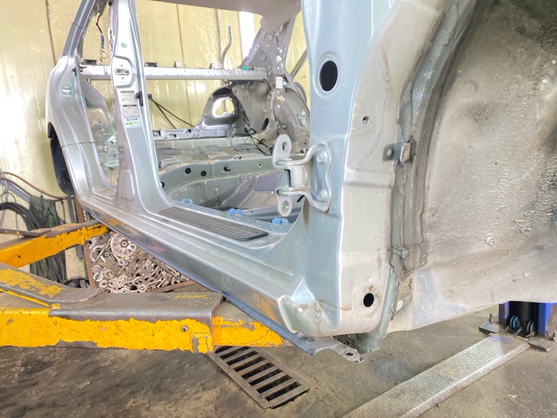 Порог кузова передний правый Toyota Premio ZRT265 2ZRFE 5665 613