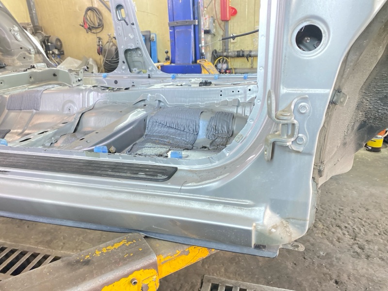 Порог кузова передний правый Toyota Premio ZRT265 2ZRFE 5665 613