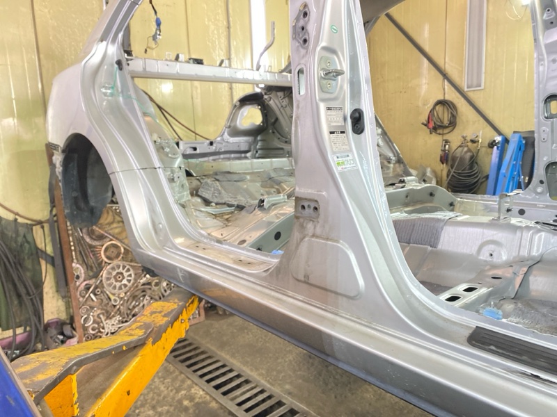 Порог кузова передний правый Toyota Premio ZRT265 2ZRFE 5665 613