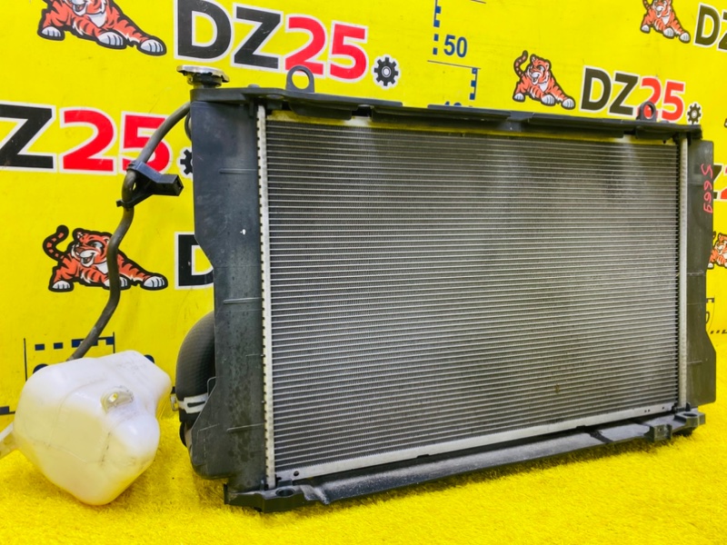 Радиатор основной передний Toyota Wish ZGE20W 2ZRFAE 5669 164102