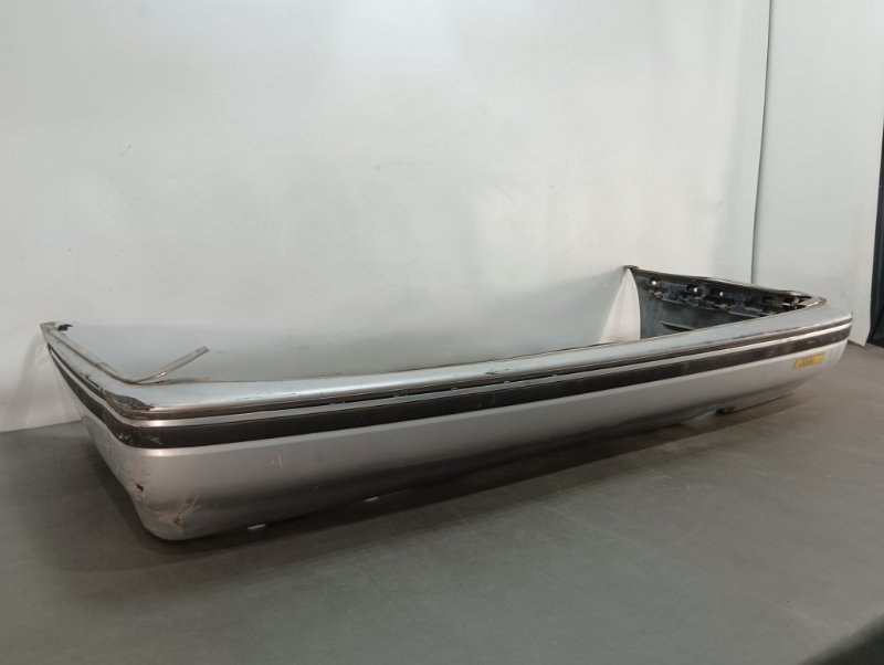 Бампер задний Toyota Crown GS130 52153-30050