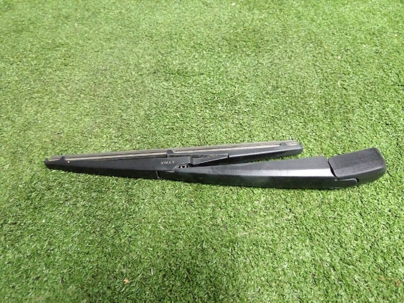 Поводок стеклоочистителя багажника