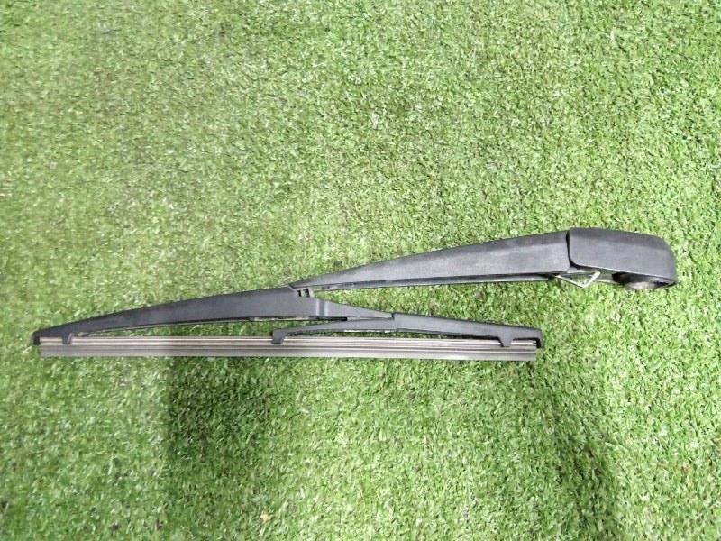 Поводок стеклоочистителя багажника