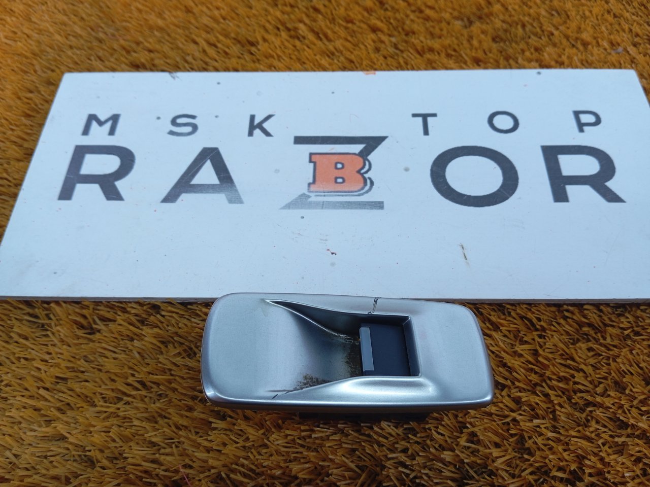 Кнопка стеклоподъемника