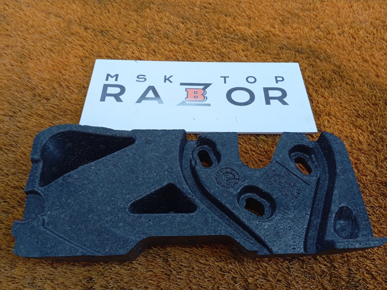 Уплотнитель багажника