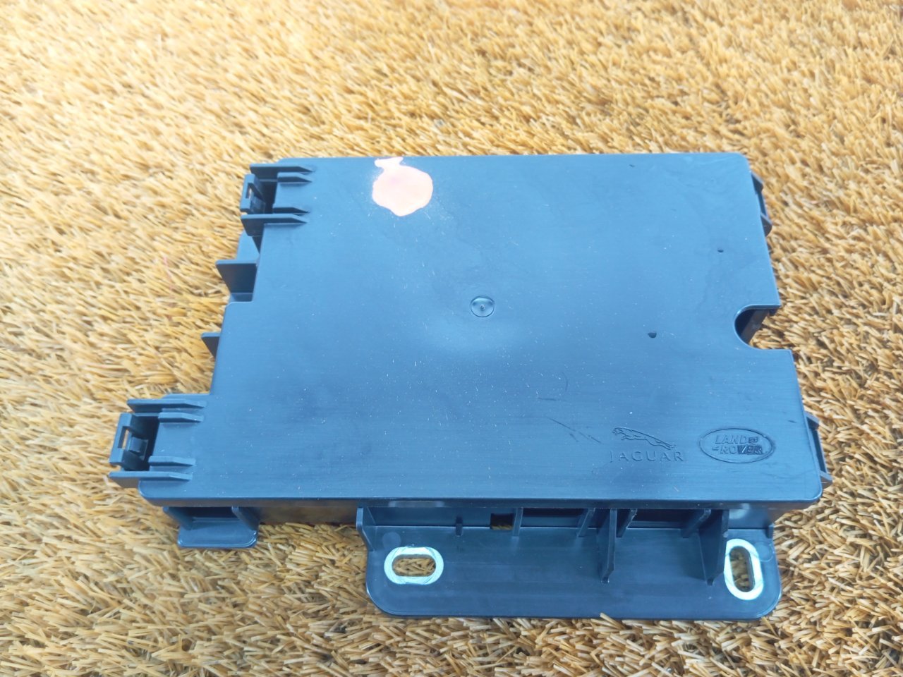 Блок предохранителей под капот