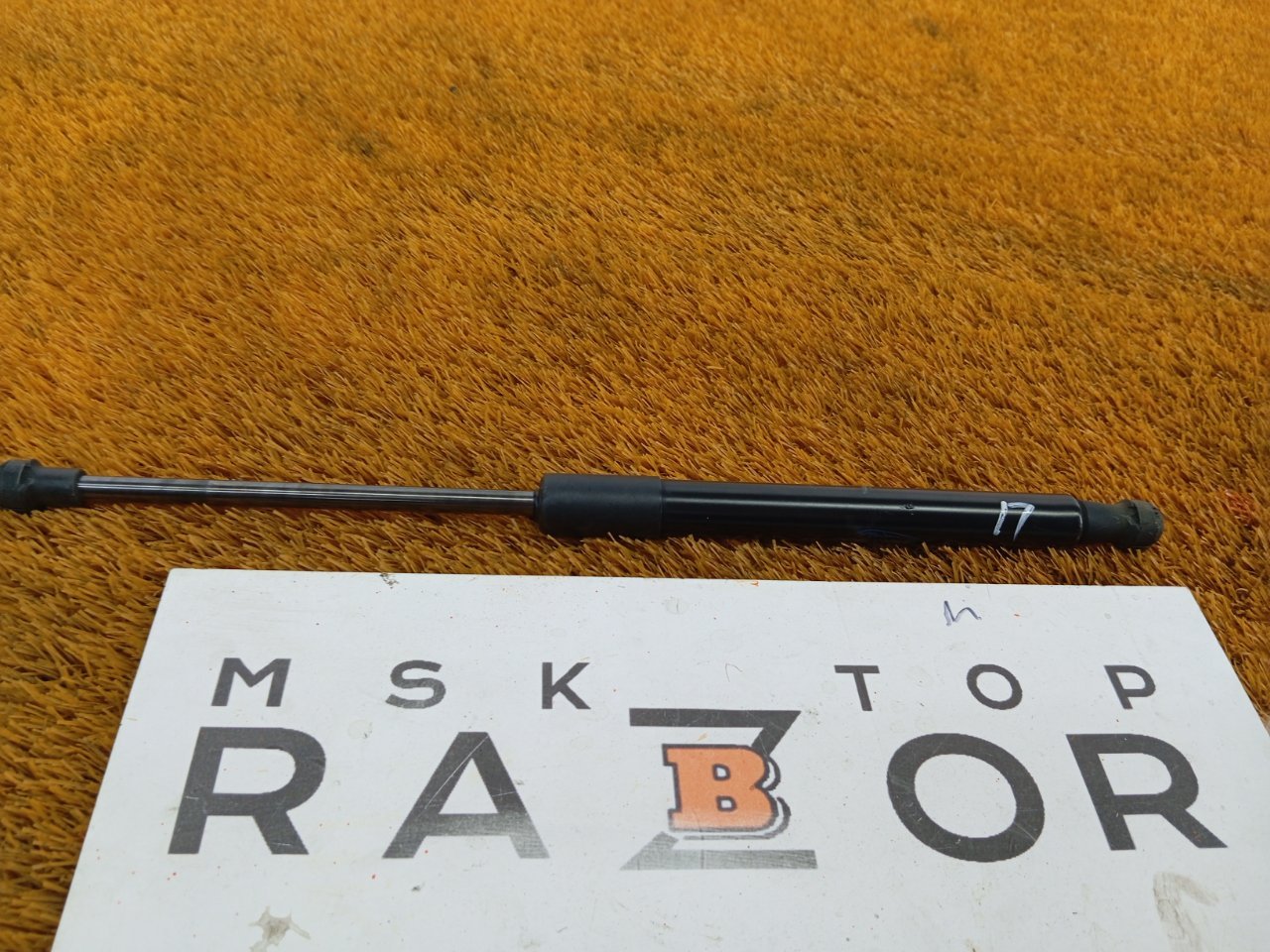 Амортизатор крышки багажника