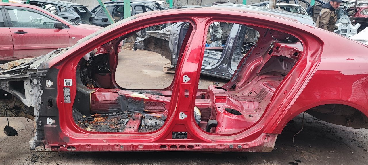 Порог с центральной стойкой