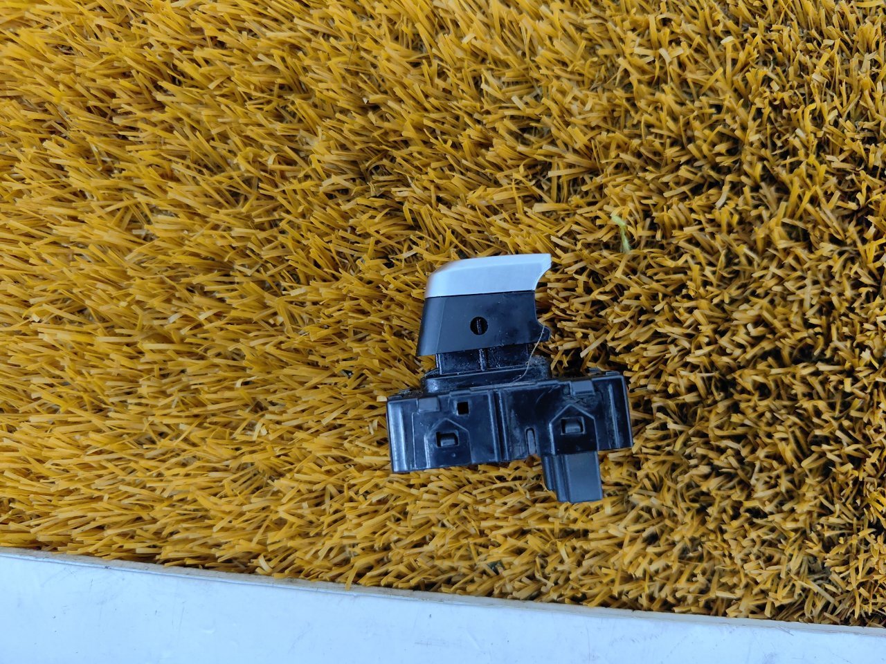 Кнопка стеклоподъемника