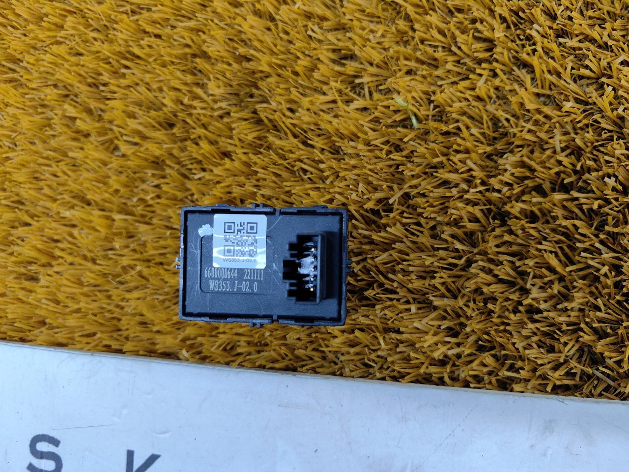 Кнопка стеклоподъемника