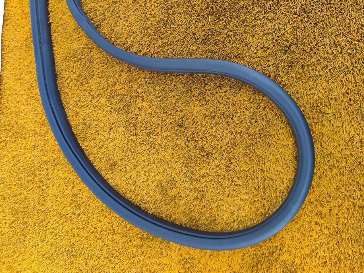 Уплотнитель проема двери