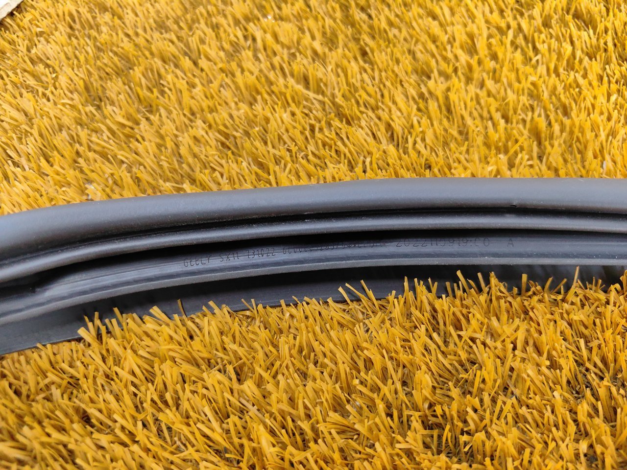 Уплотнитель проема двери