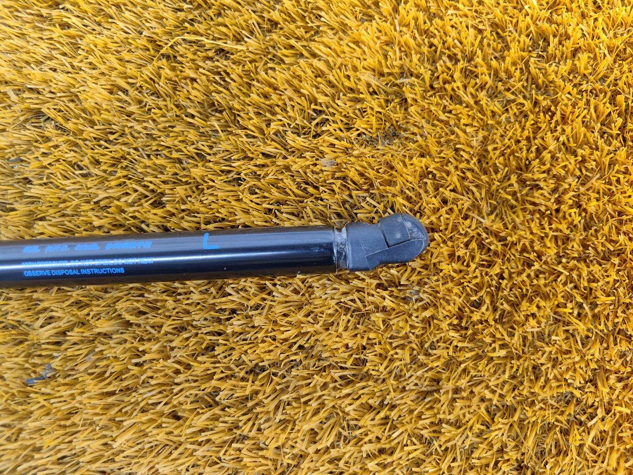 Амортизатор крышки багажника