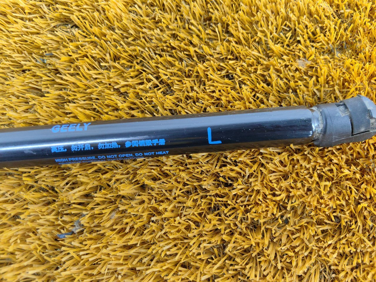 Амортизатор крышки багажника