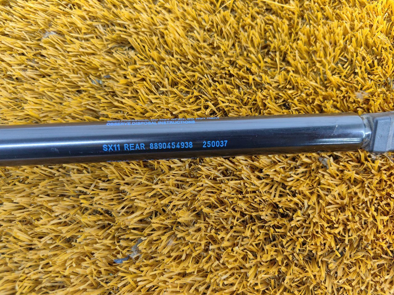 Амортизатор крышки багажника