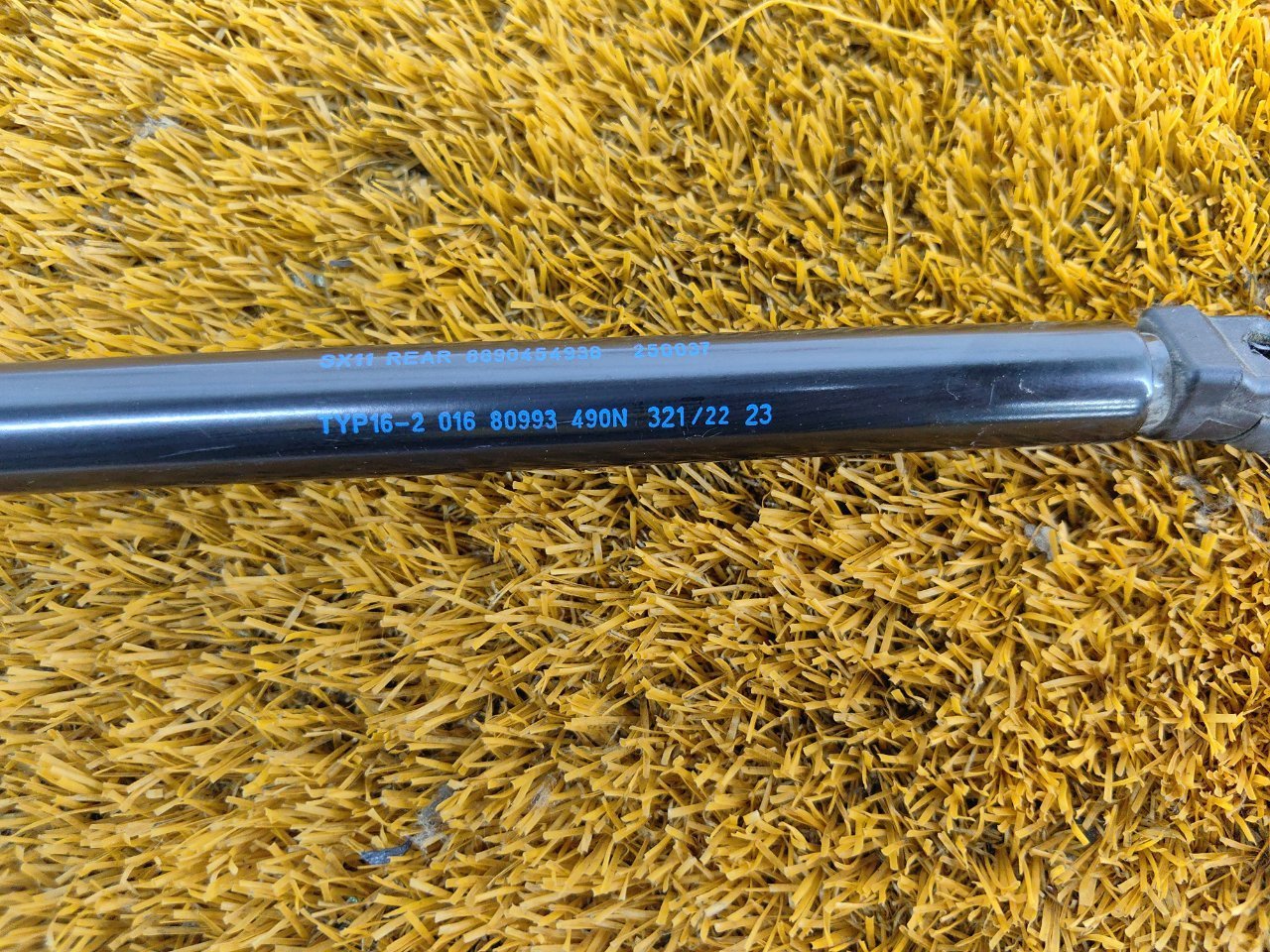 Амортизатор крышки багажника