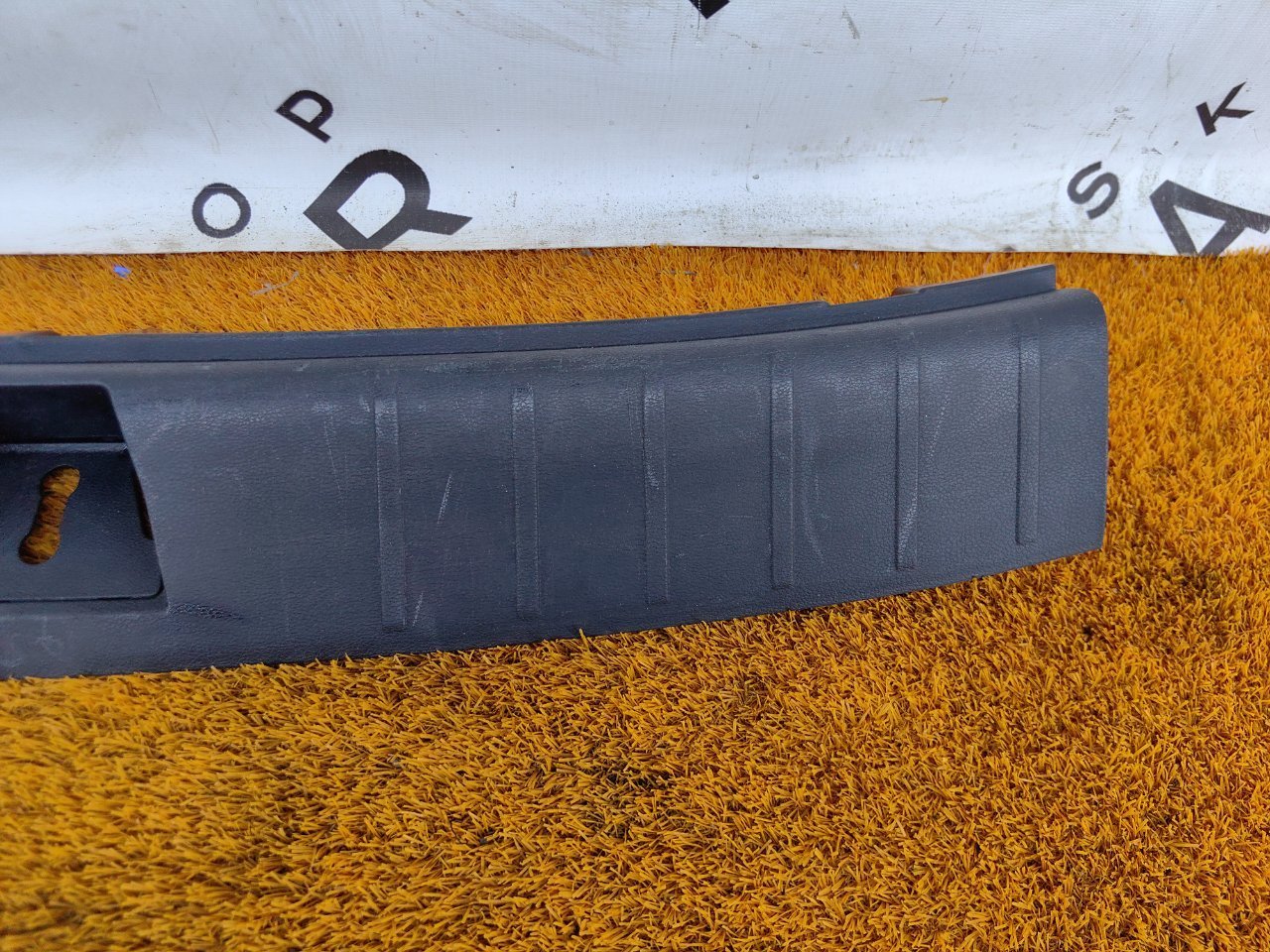 Накладка замка багажника