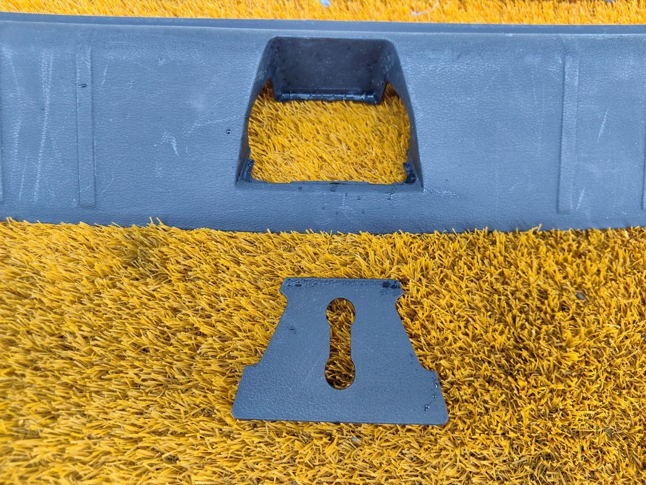 Накладка замка багажника