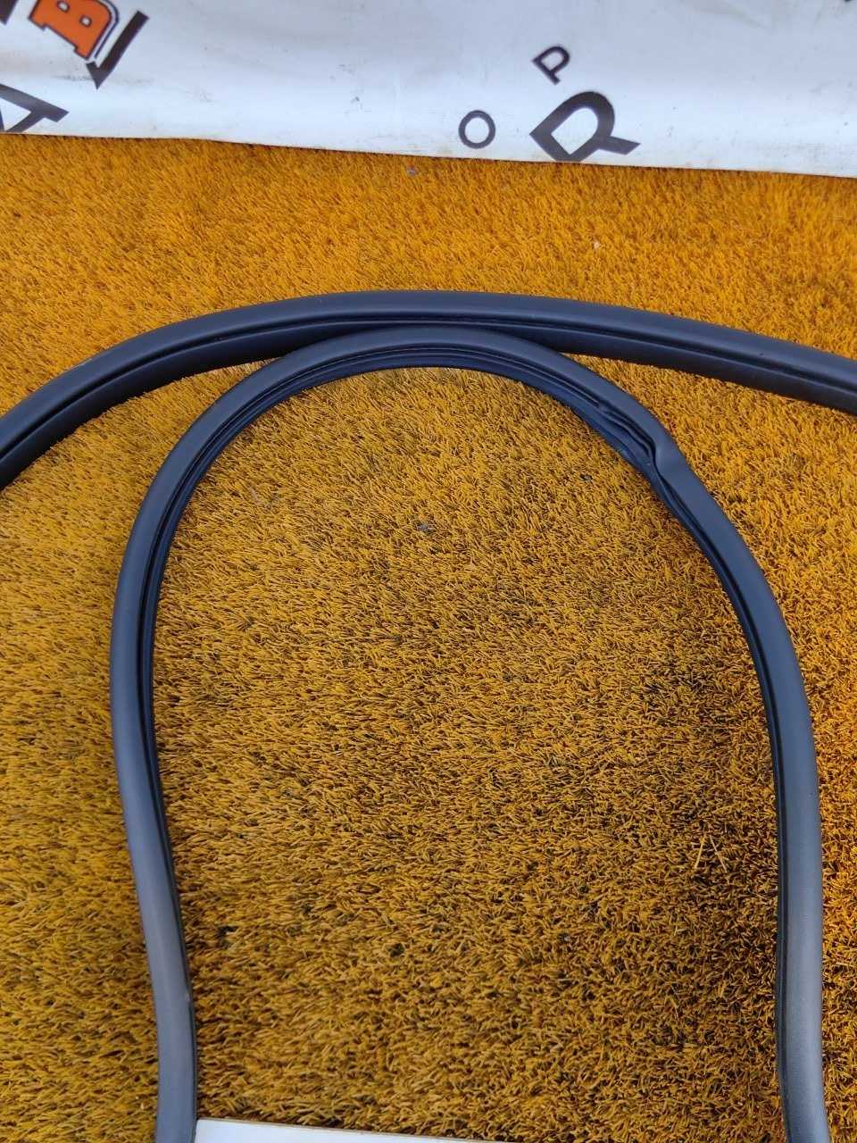 Уплотнитель проема двери