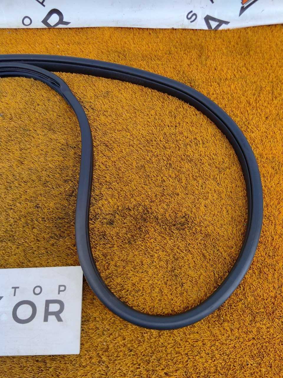 Уплотнитель проема двери