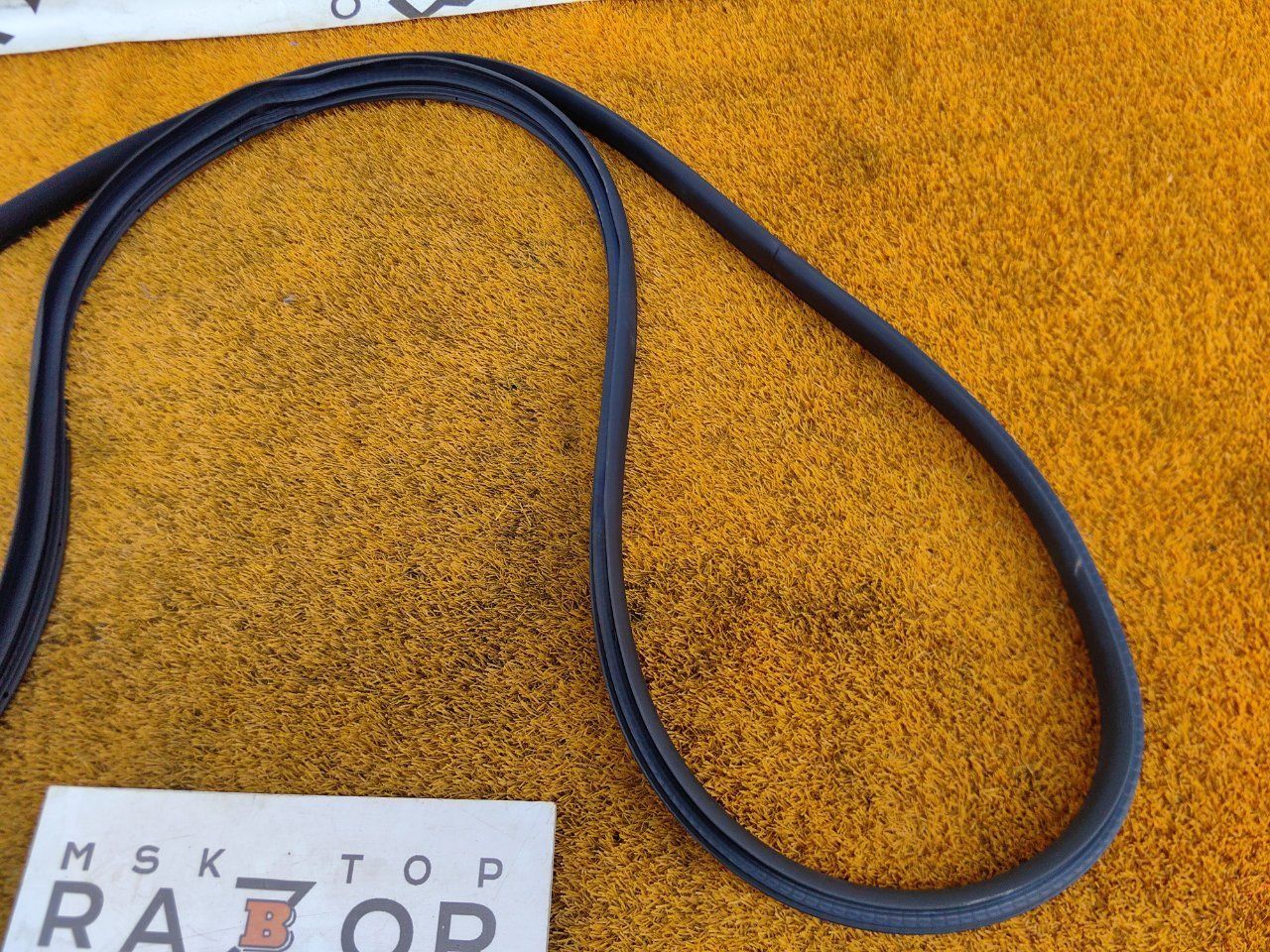 Уплотнитель проема двери