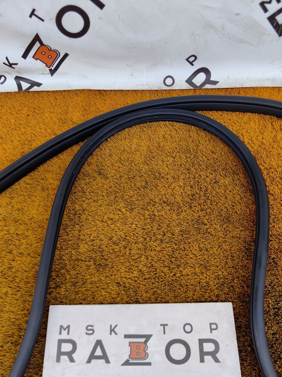 Уплотнитель проема двери