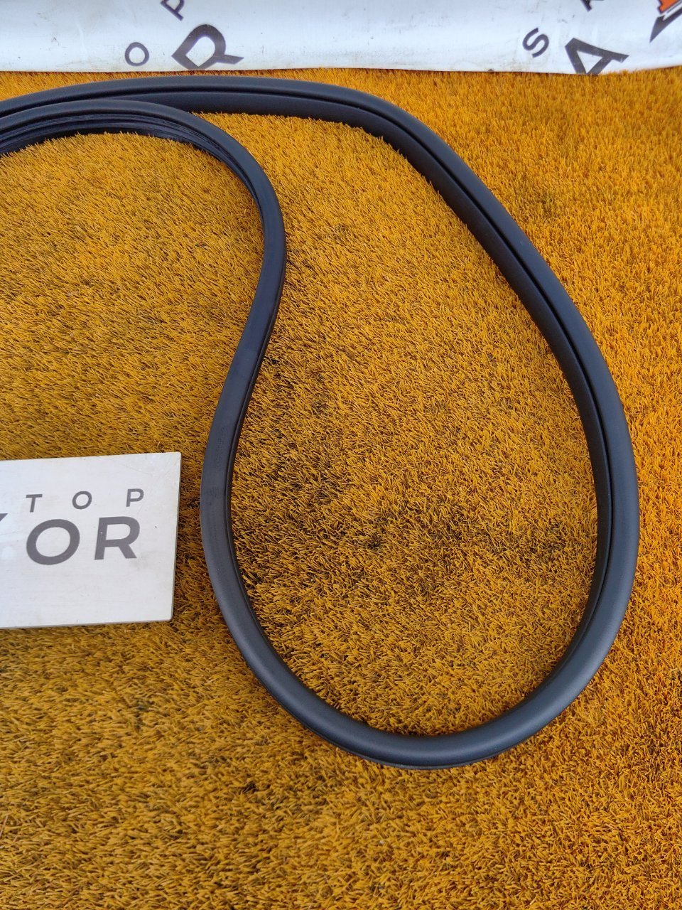 Уплотнитель проема двери