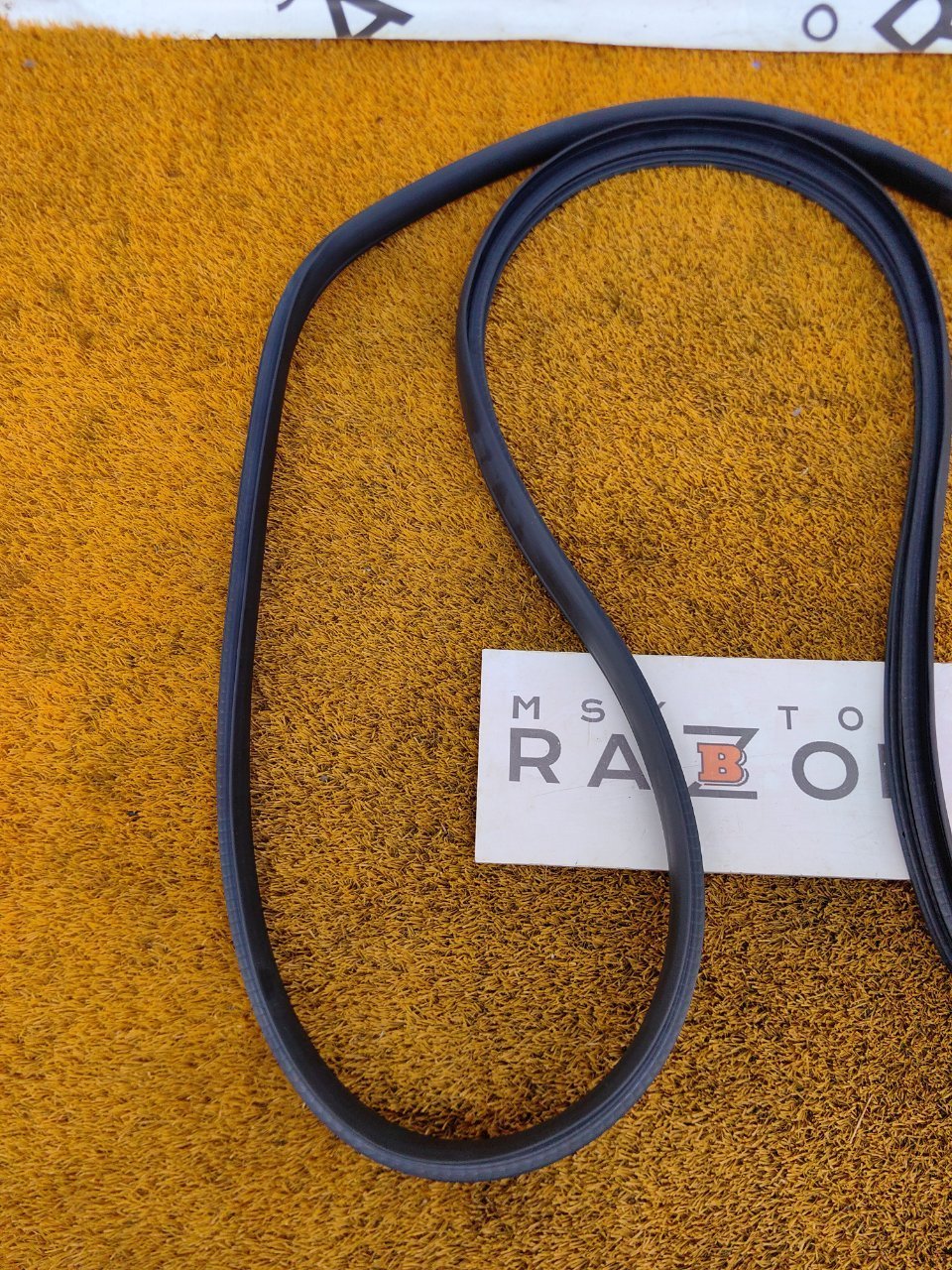 Уплотнитель проема двери