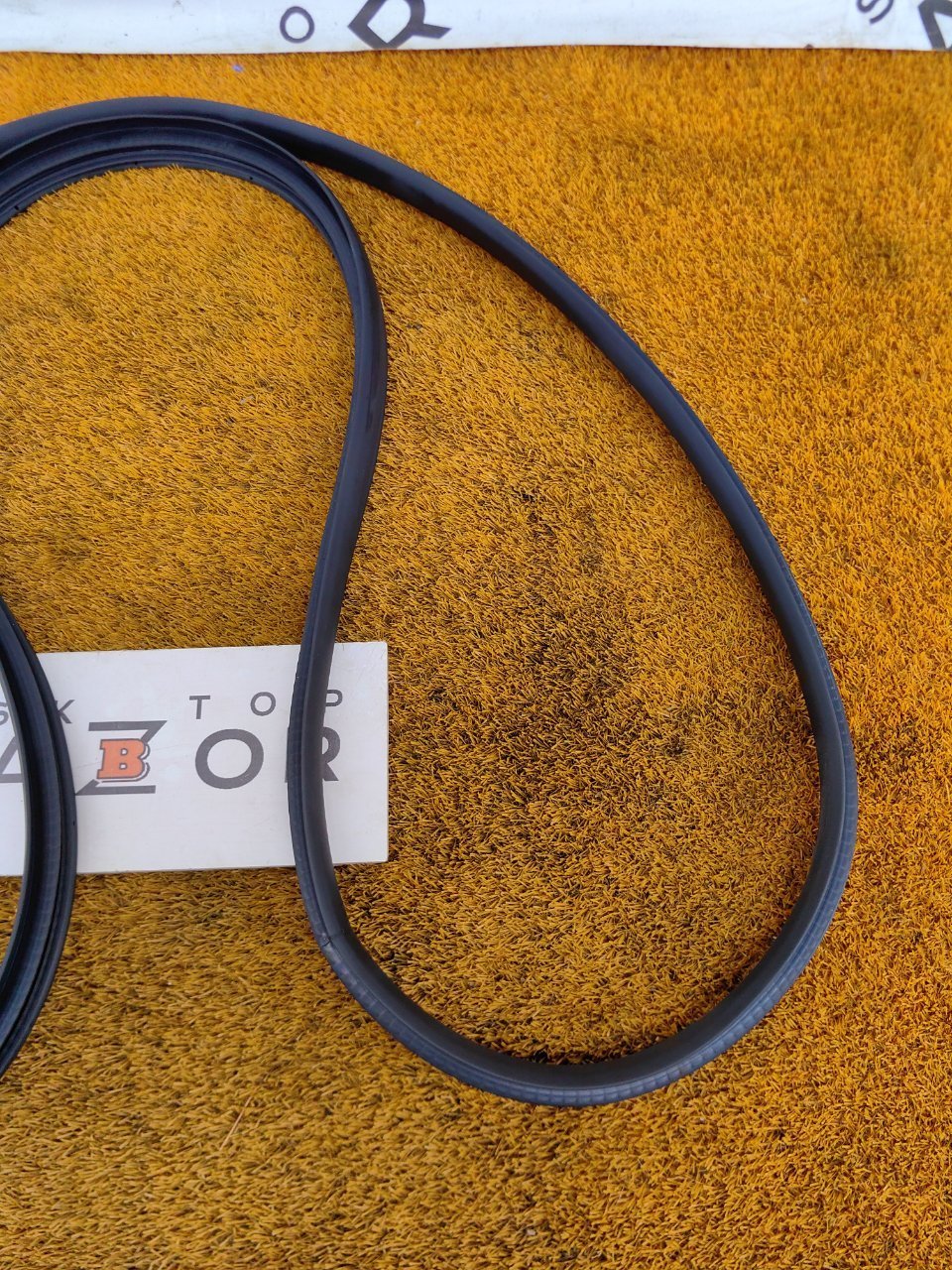 Уплотнитель проема двери