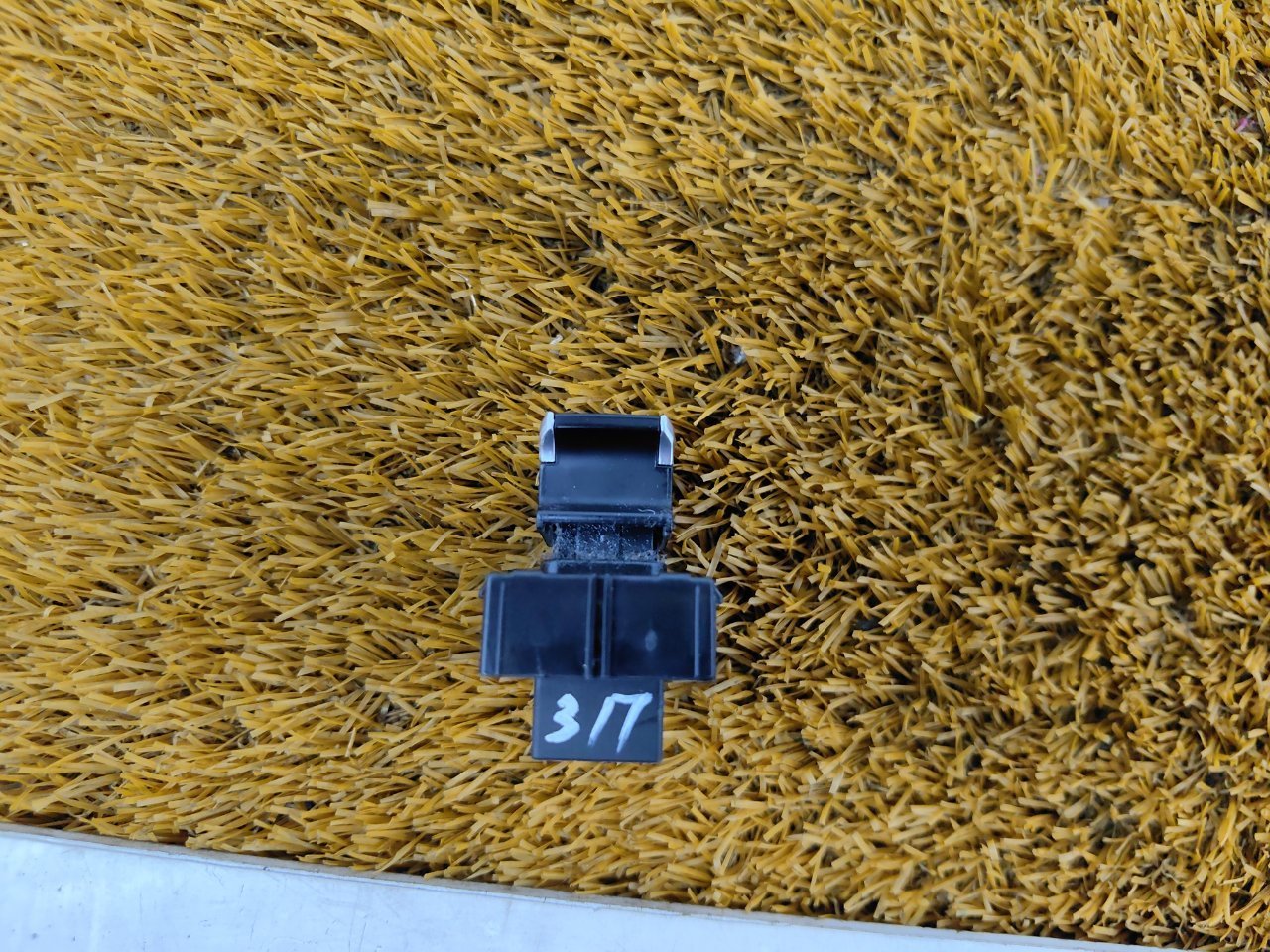 Кнопка стеклоподъемника