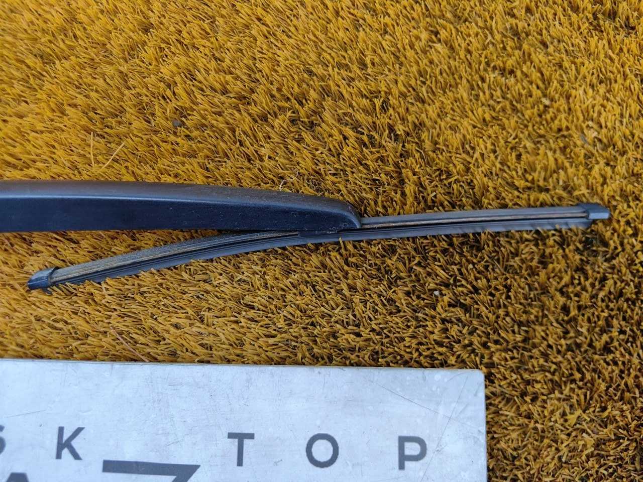 Поводок стеклоочистителя багажника