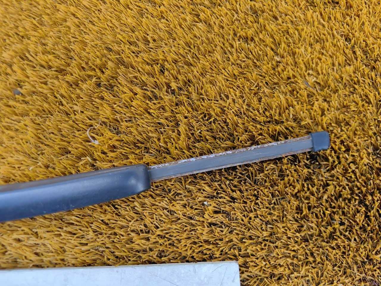 Поводок стеклоочистителя багажника