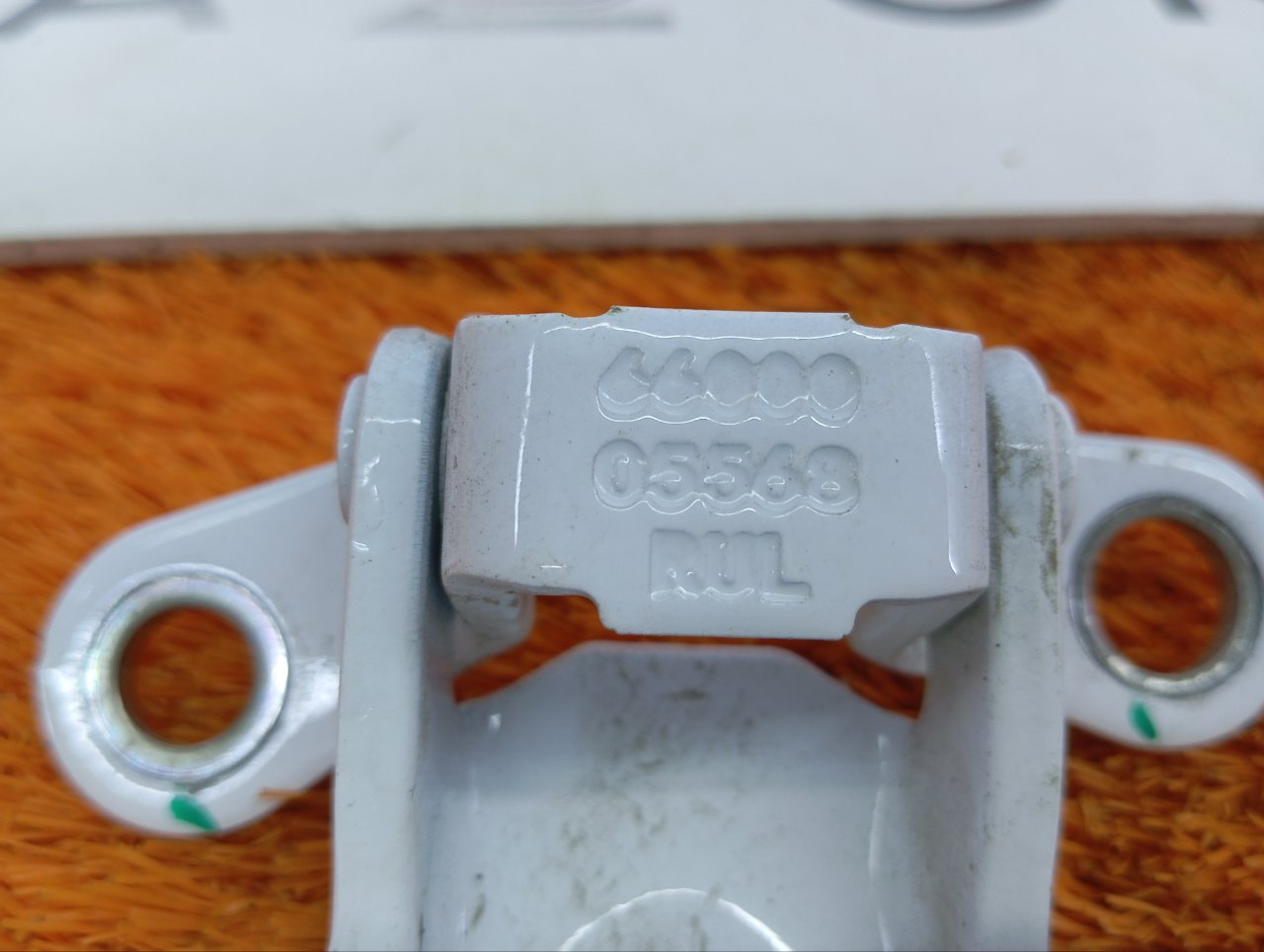 Петля двери