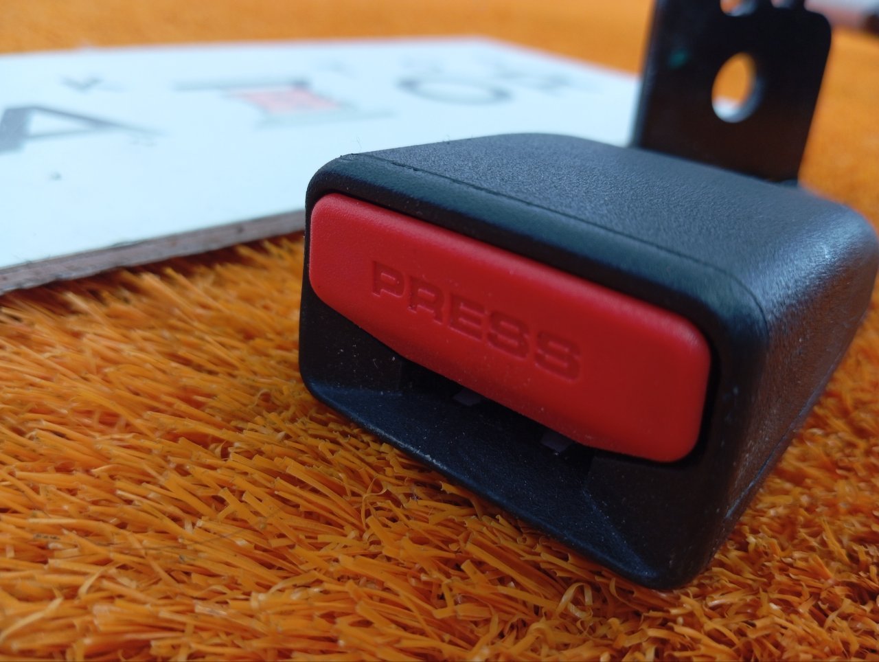 Ответная часть ремня безопасности