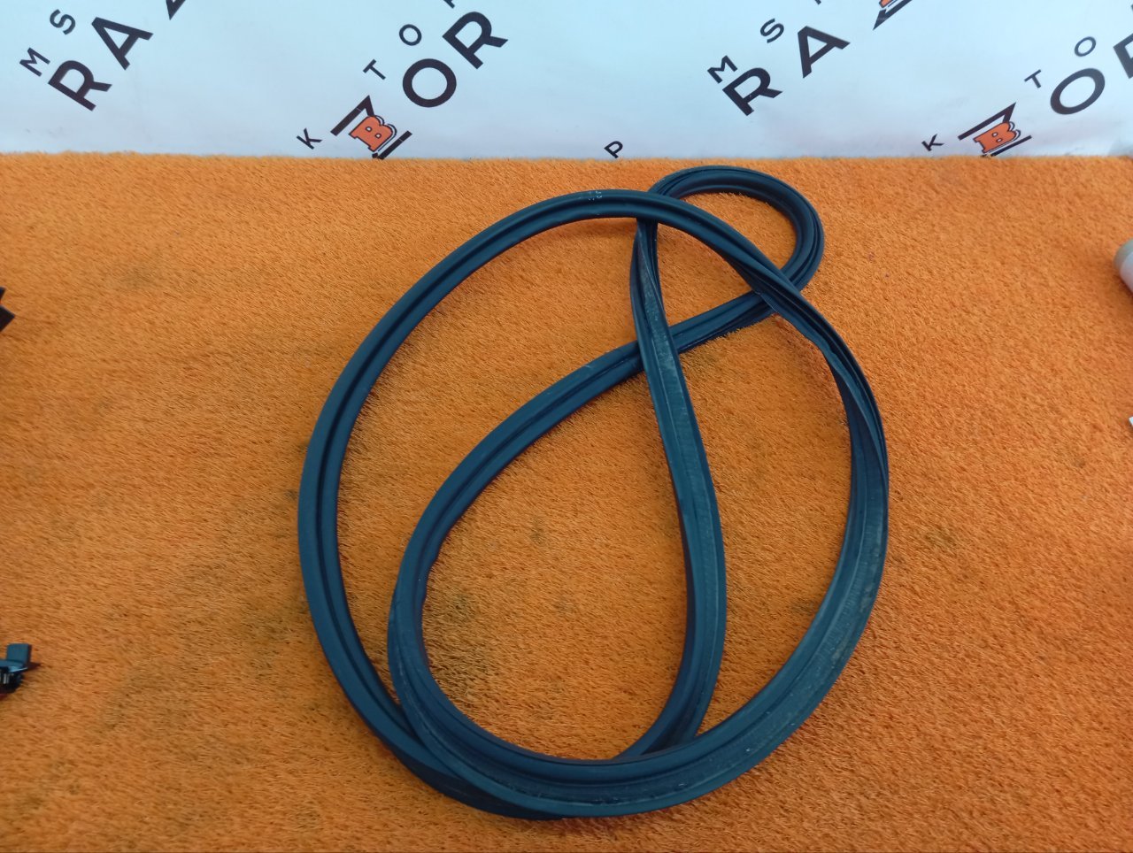 Уплотнитель багажника